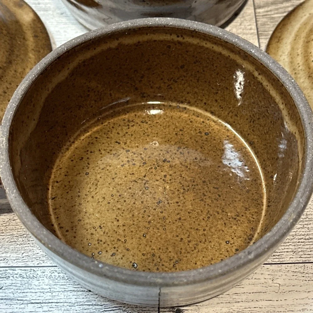 Pottery Crock w/‎ Handle & Vented Lid 5x4